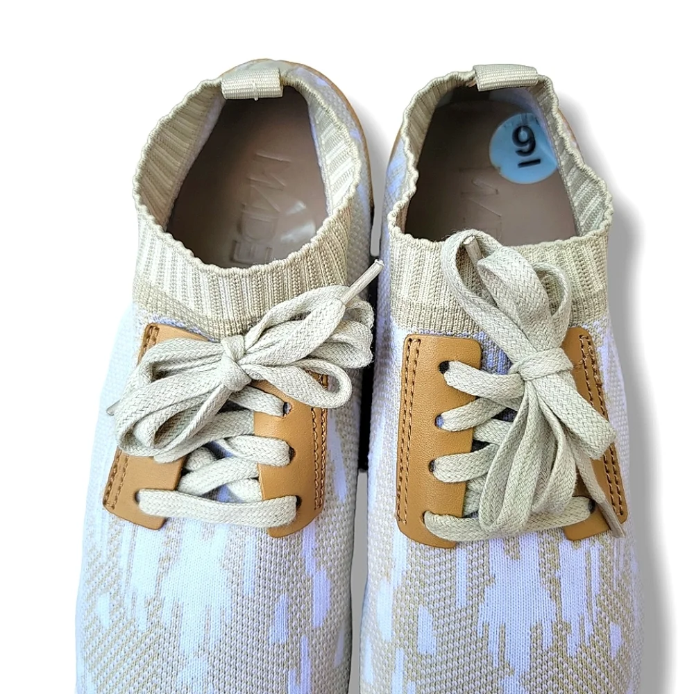 EUC  M4D3 On‎ the Run Comfort Knit Stretch Workout Sneakers Rubber Shoes Size 9